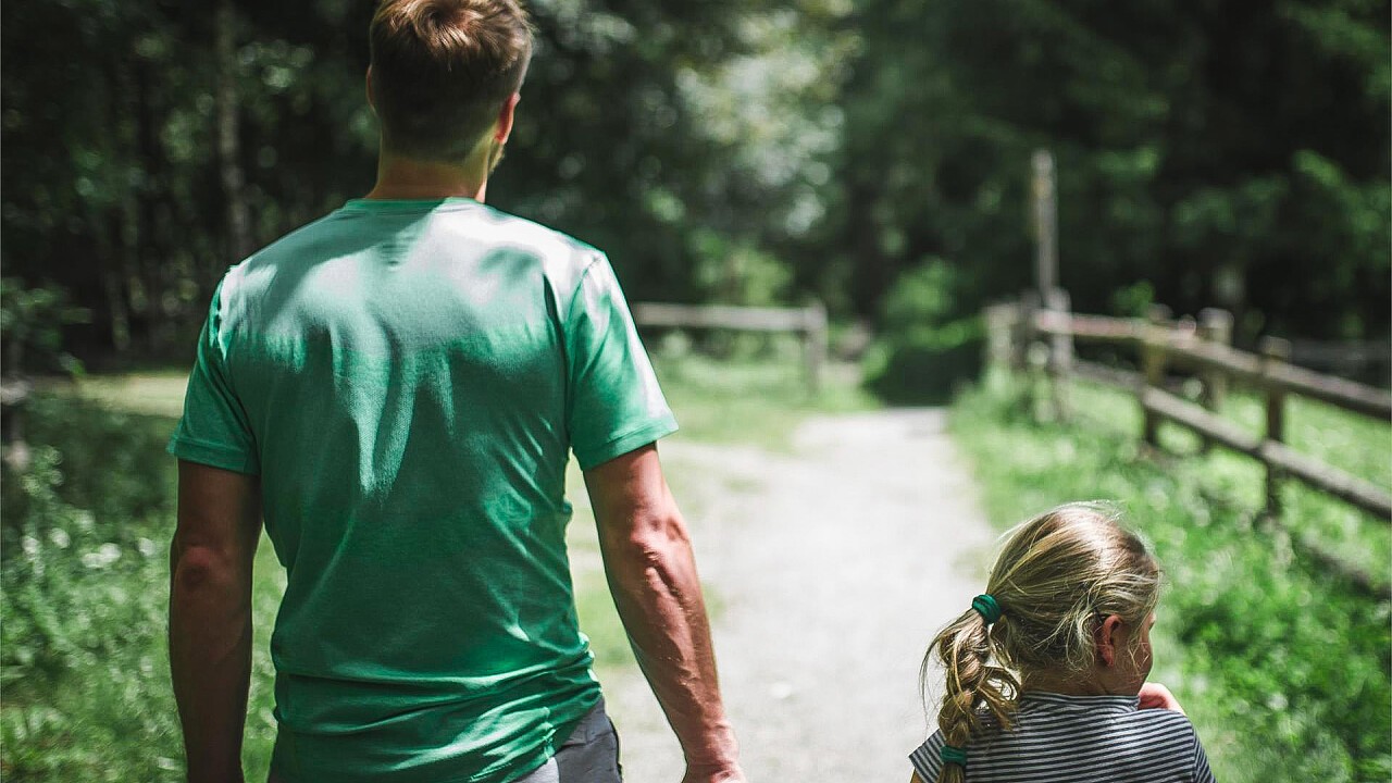Passeggiata sull'argine del Rio Fleres